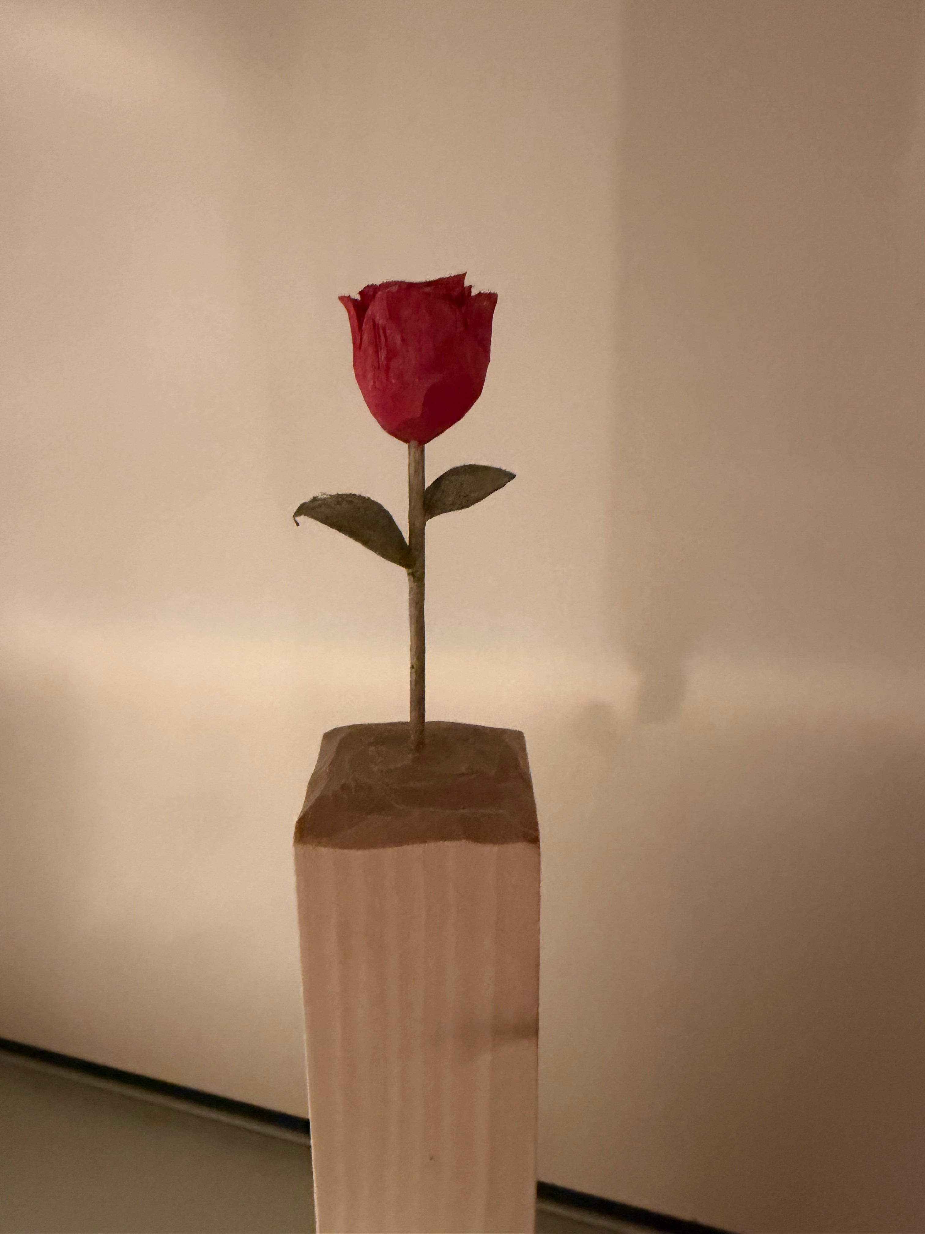 Ewige Rose - Handgefertigte Holzskulptur